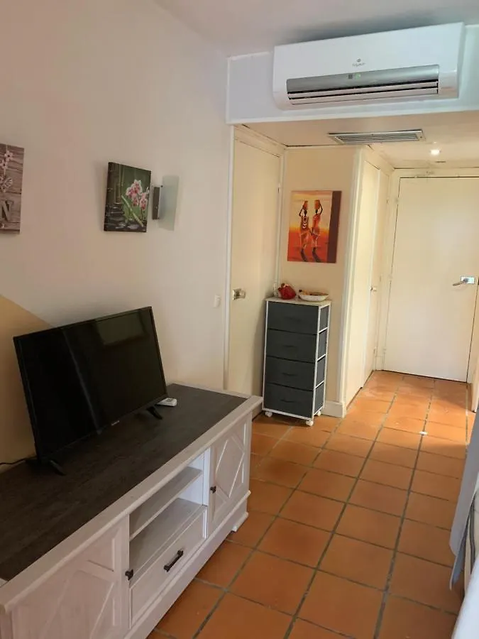 Апартаменты Studio Corail Rez De Jardin Сен-Франсуа